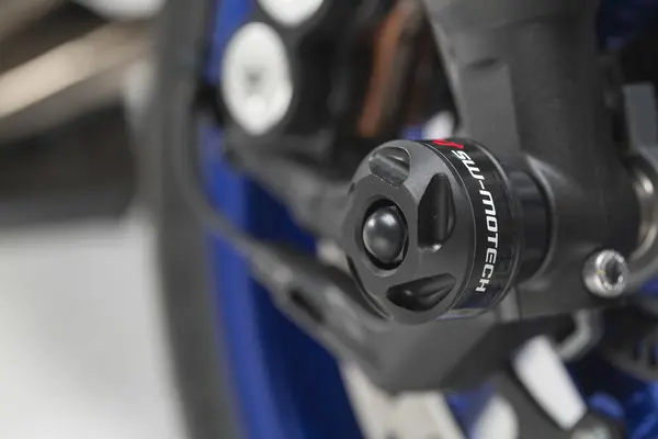 SW MOTECH PADACÍ PROTEKTOR NA PŘEDNÍ OSU YAMAHA MT-09 (13-)/TRACER/XSR 900 Snelle Levering
